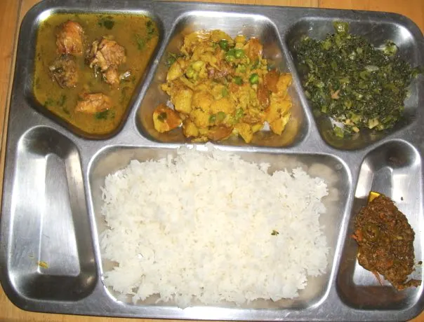 Simple everyday daal-bhaat-tarkaari served at lunch time at Pratima's farm house - Plain steamed rice, cauliflower and peas tarkaari, soupy chicken, buttered spinach and a fiery tomato chutney....and a generous serving of rice....
