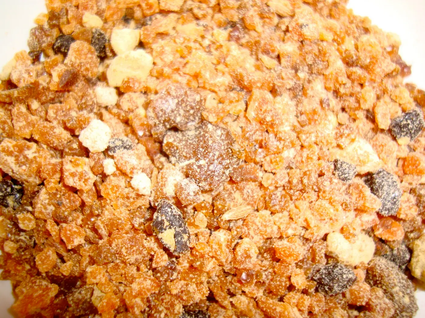 The solid piece of asafetida are brown in color and come in irregular shapes. Some people prefer to buy the solid form because its flavor is more concentrated.