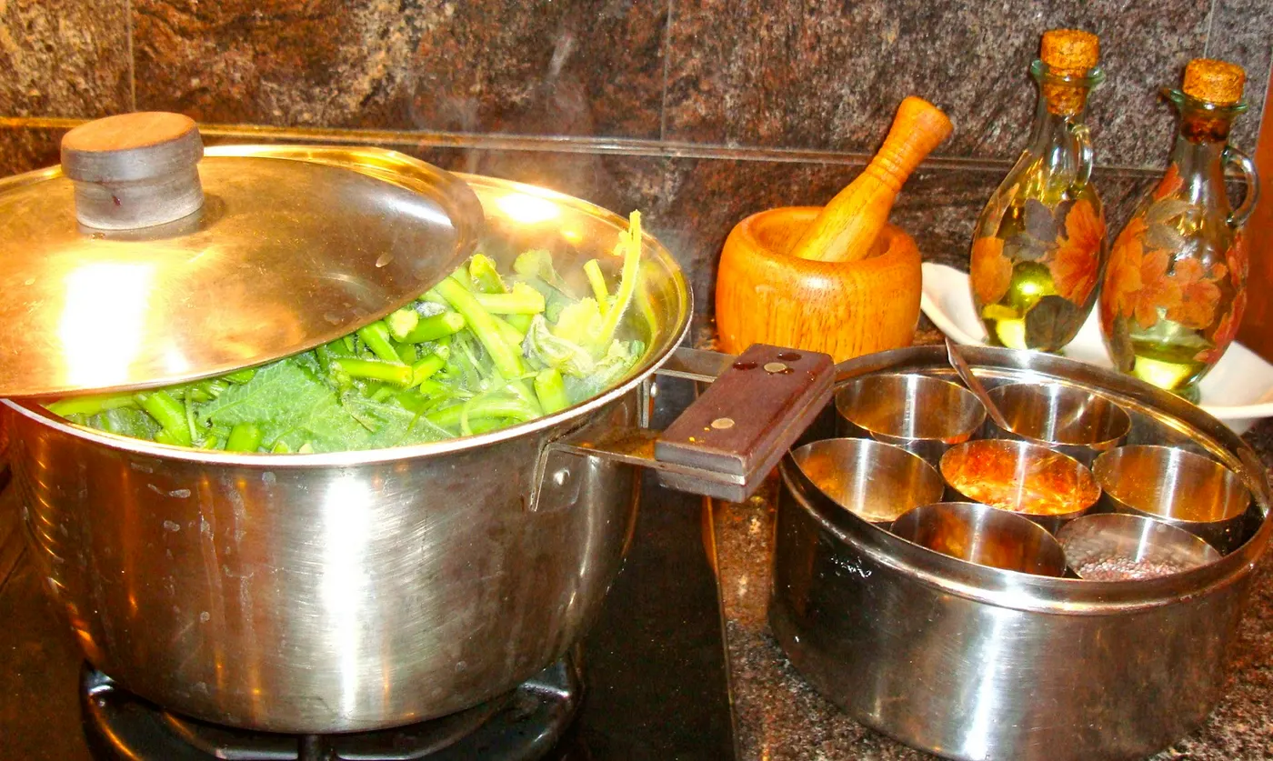 They wilt down like cooking any green vegetables.