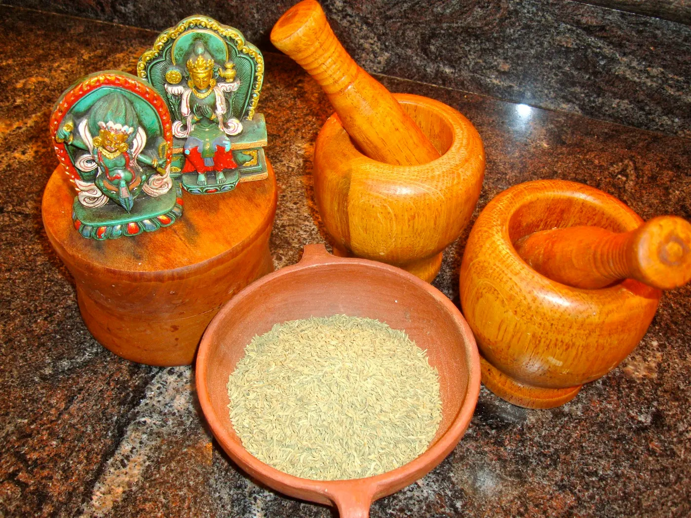 Fennel seeds are offered at the end of the meal as a digestive or to freshen the mouth. The seeds are sometimes toasted to bring out the flavor and mixed with coconut, melon seeds, and sugar crystals before chewing.