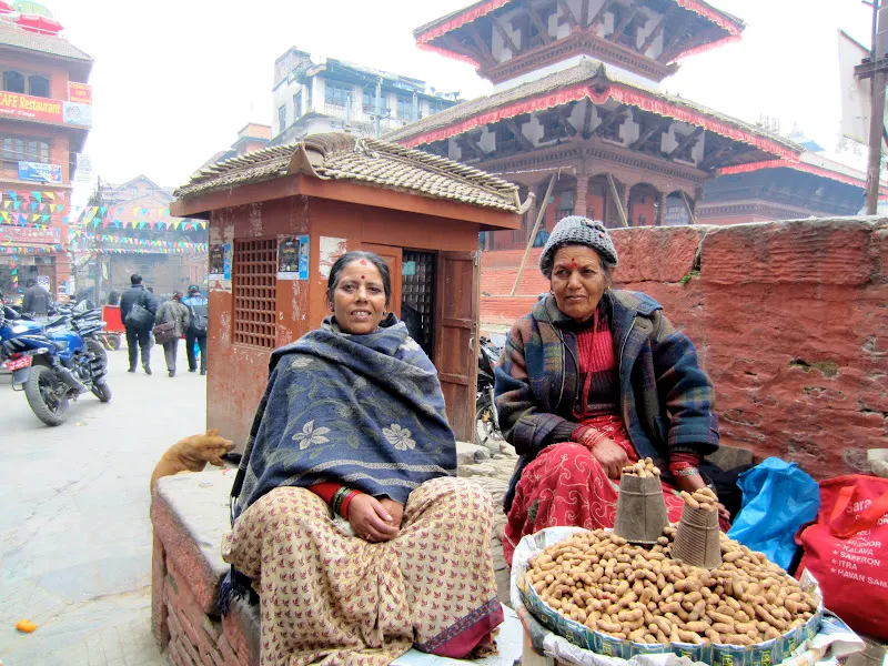 Why two pictures of the peanut vendors? They were not happy with my previous shot, so they made me take another photo......look at them posing!!!!