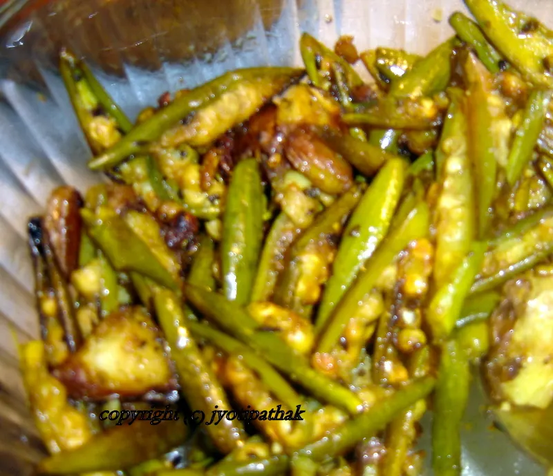 Parvar - परवर - (Pointed Gourd)
