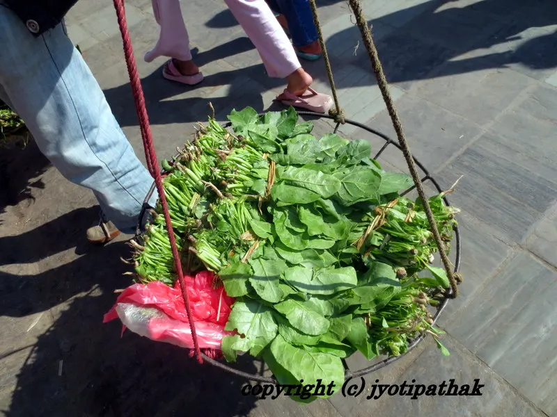 Look at the extremely fresh spinach in bundles that are displayed here in the kharpan. They were probably picked at the peak of its perfection.