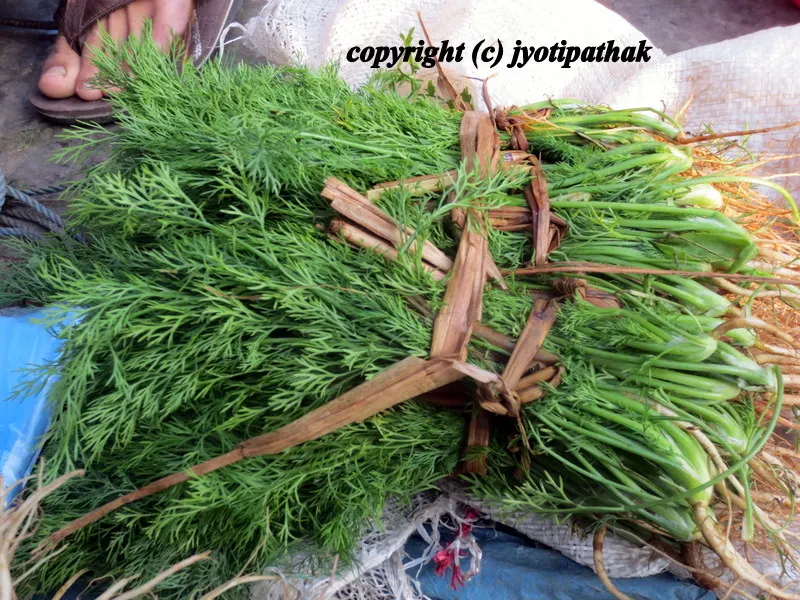 Chomsoor ko Saag are sold neatly tied in bundles
