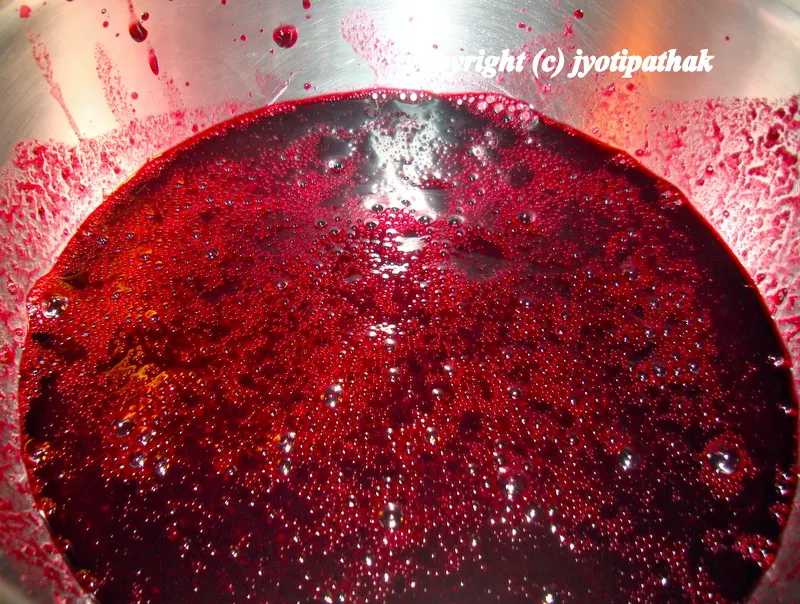 ... extracted pulp and juice ... cook until slightly thickened ...