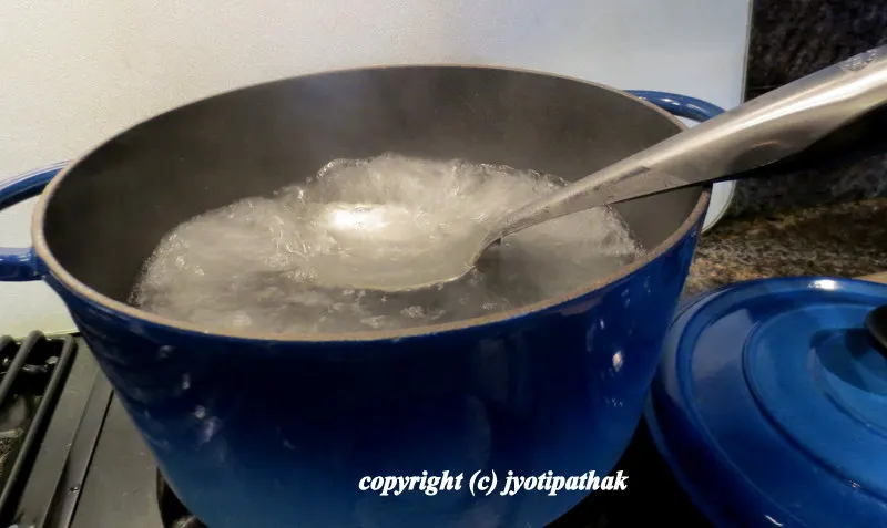 ... Bring 4 cups of water and the salt to boil in a heavy-bottomed saucepan over high heat ...