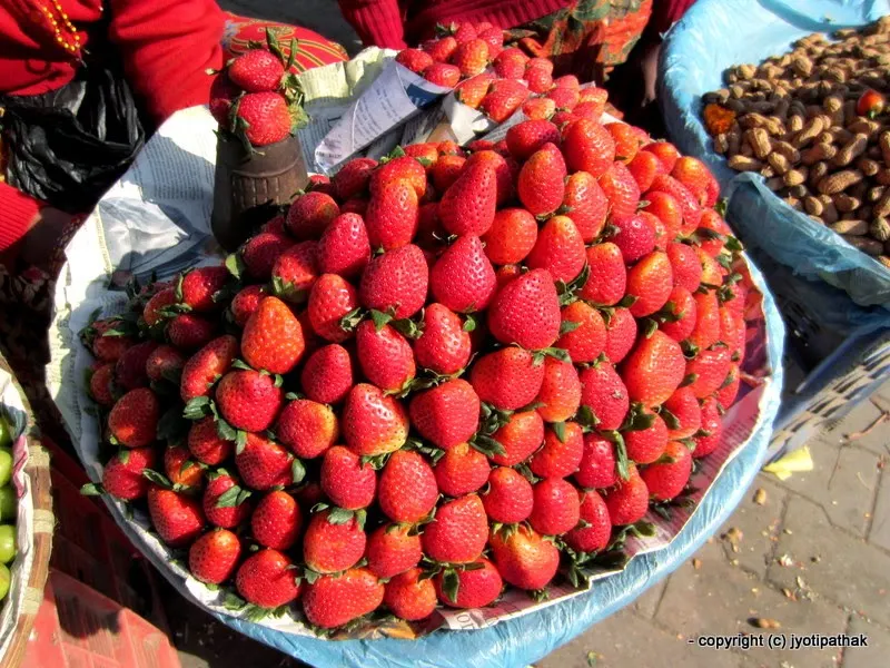 Strawberry - Straberi - (स्ट्रबेरी)