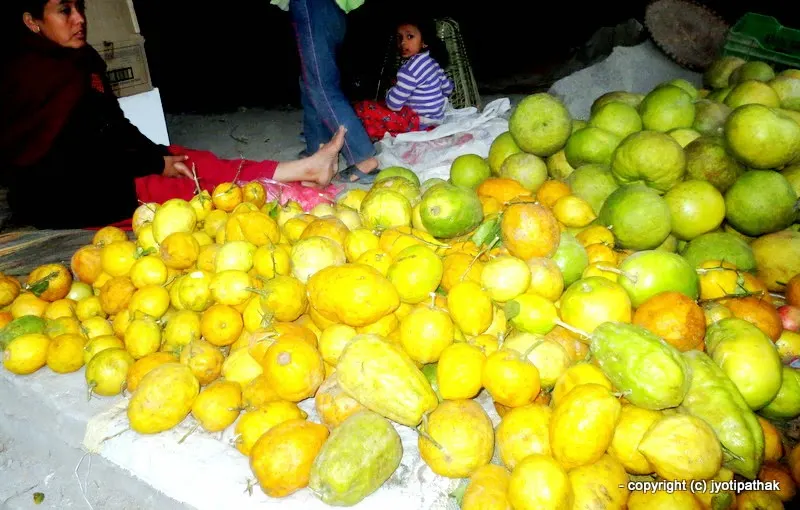 Citrus fruit varieties in Nepali markets